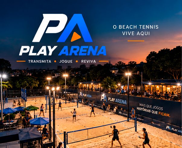 Quadra da arena Play Arena ao entardecer com a marca e painéis na borda da quadra